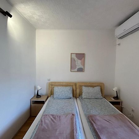 בודווה Apartments Mitende מראה חיצוני תמונה