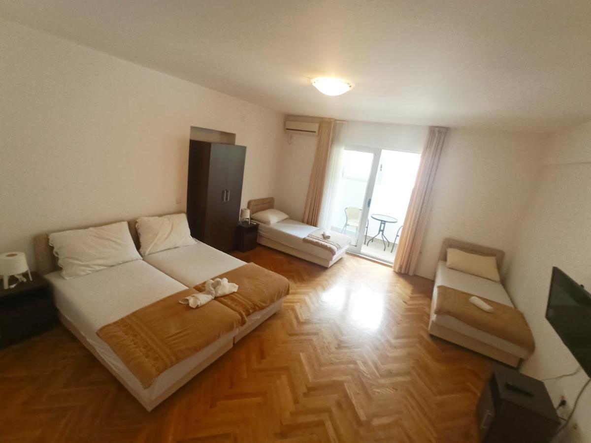 בודווה Apartments Mitende מראה חיצוני תמונה