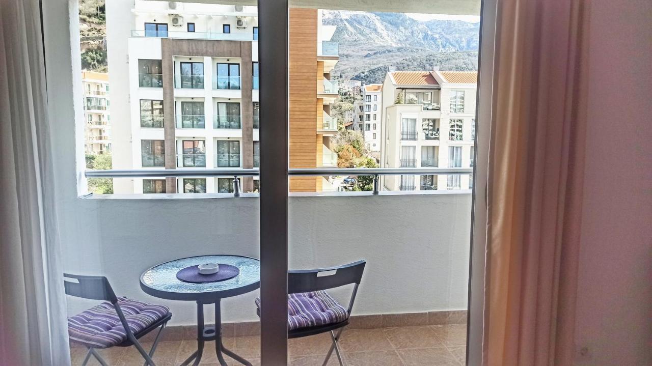 בודווה Apartments Mitende מראה חיצוני תמונה