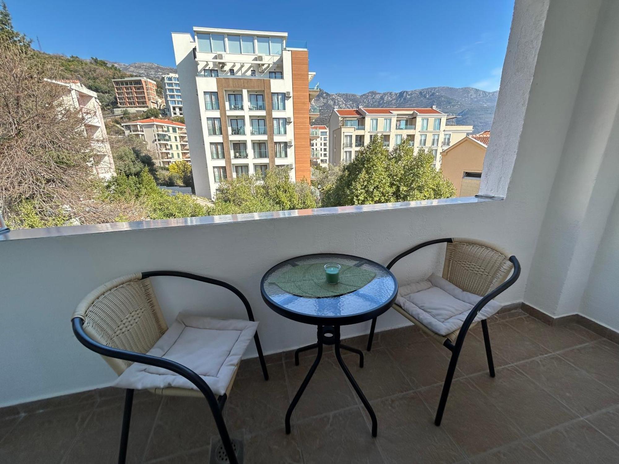בודווה Apartments Mitende מראה חיצוני תמונה