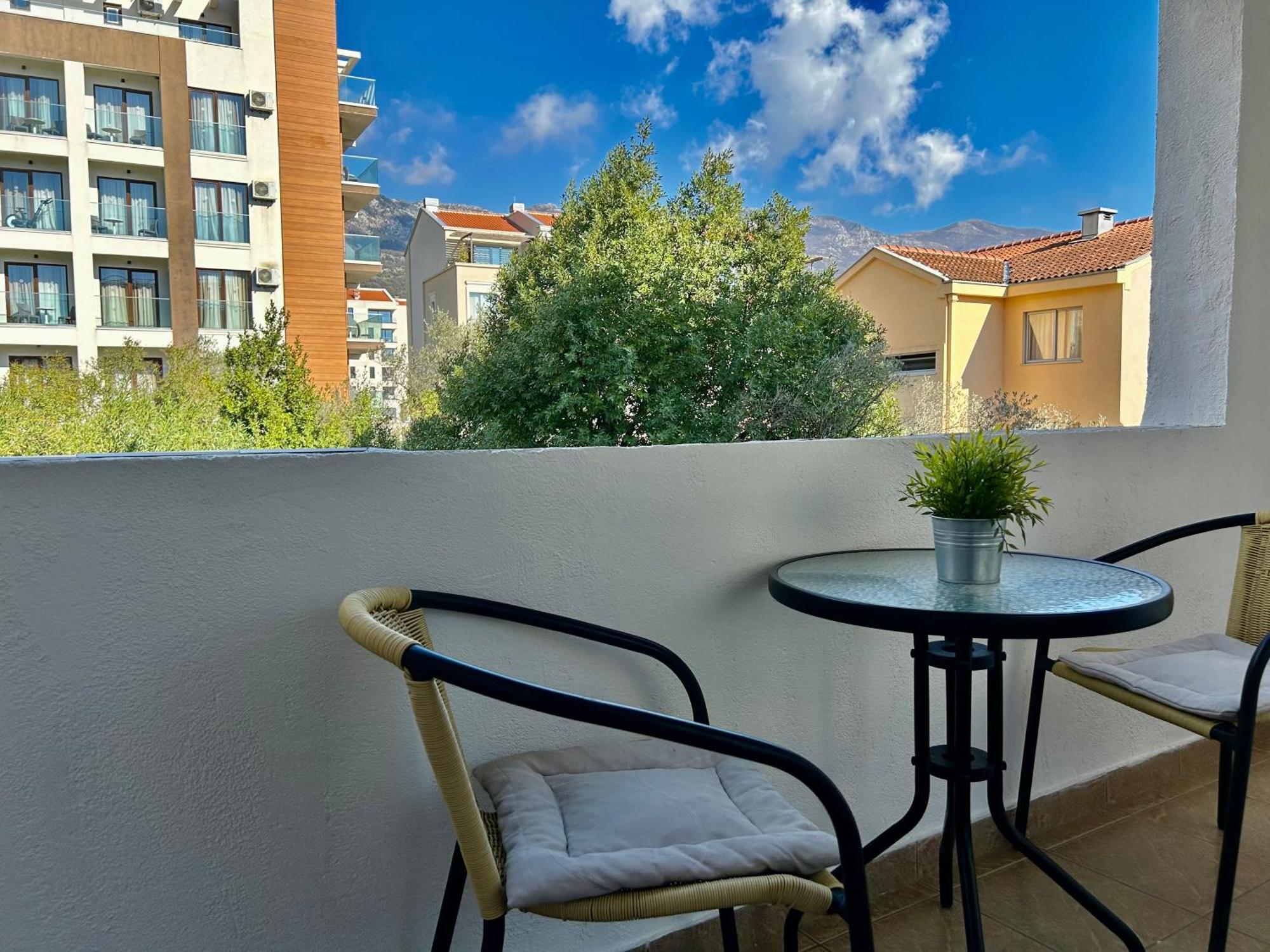 בודווה Apartments Mitende מראה חיצוני תמונה