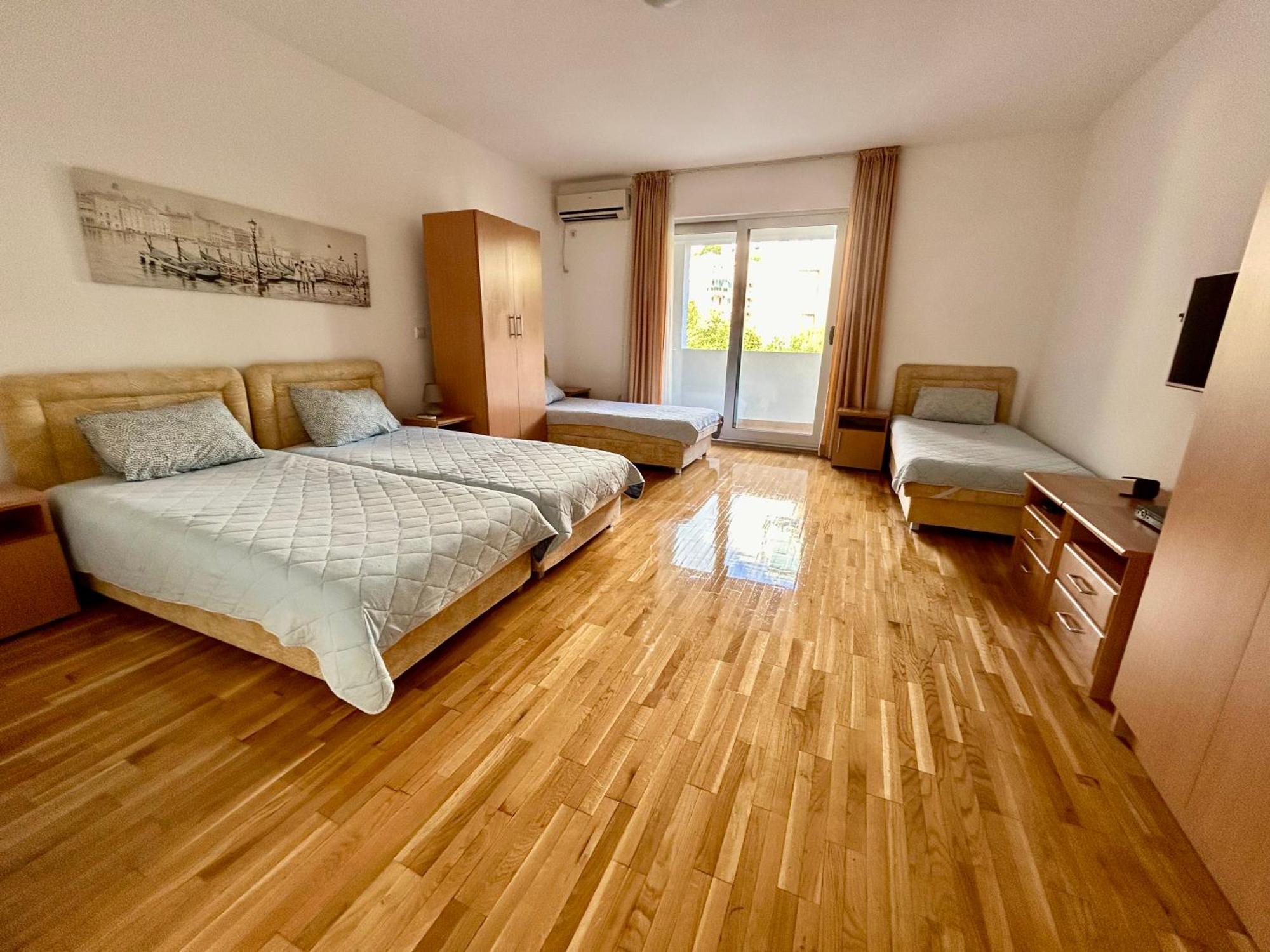 בודווה Apartments Mitende מראה חיצוני תמונה