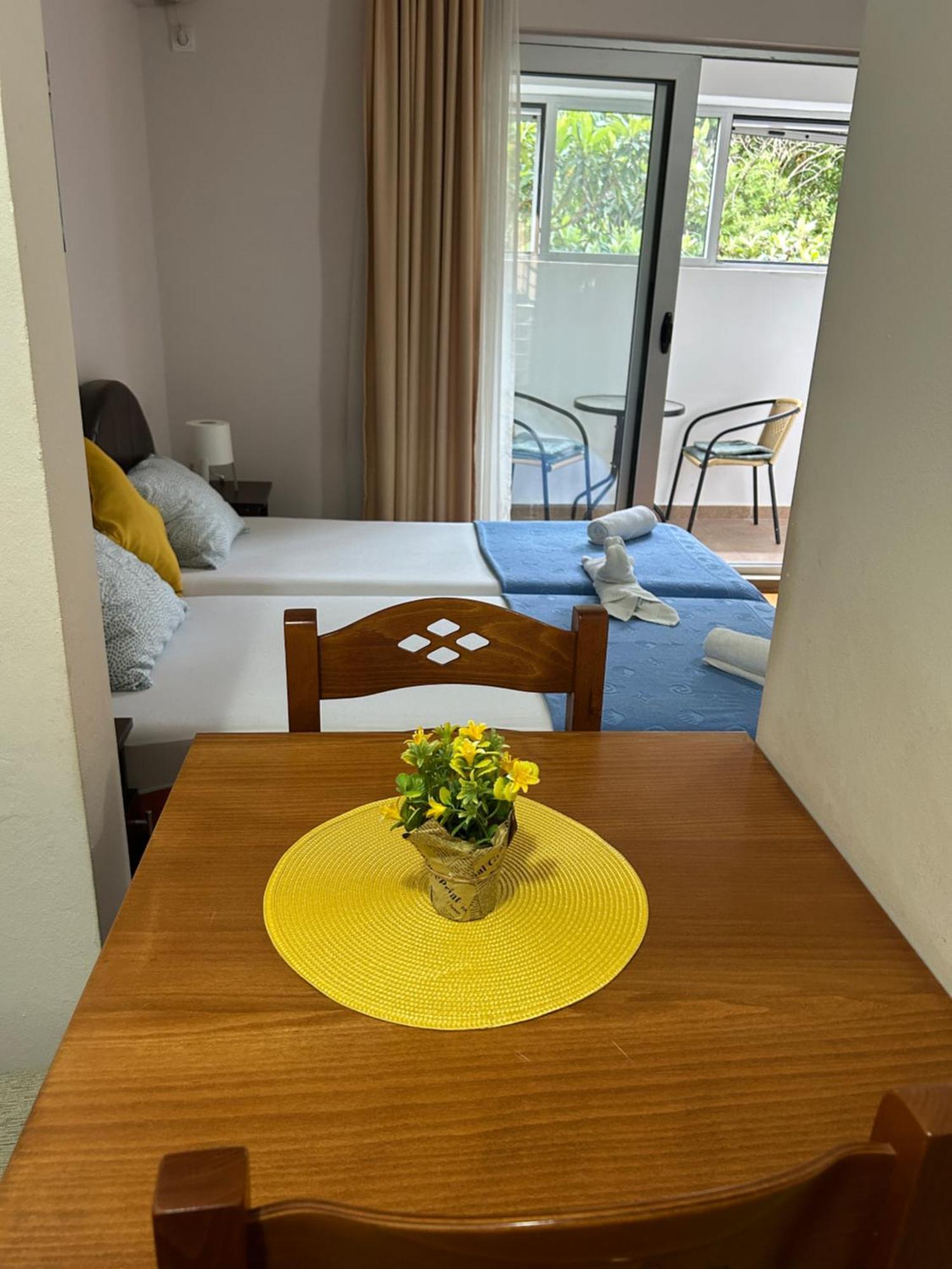 בודווה Apartments Mitende מראה חיצוני תמונה