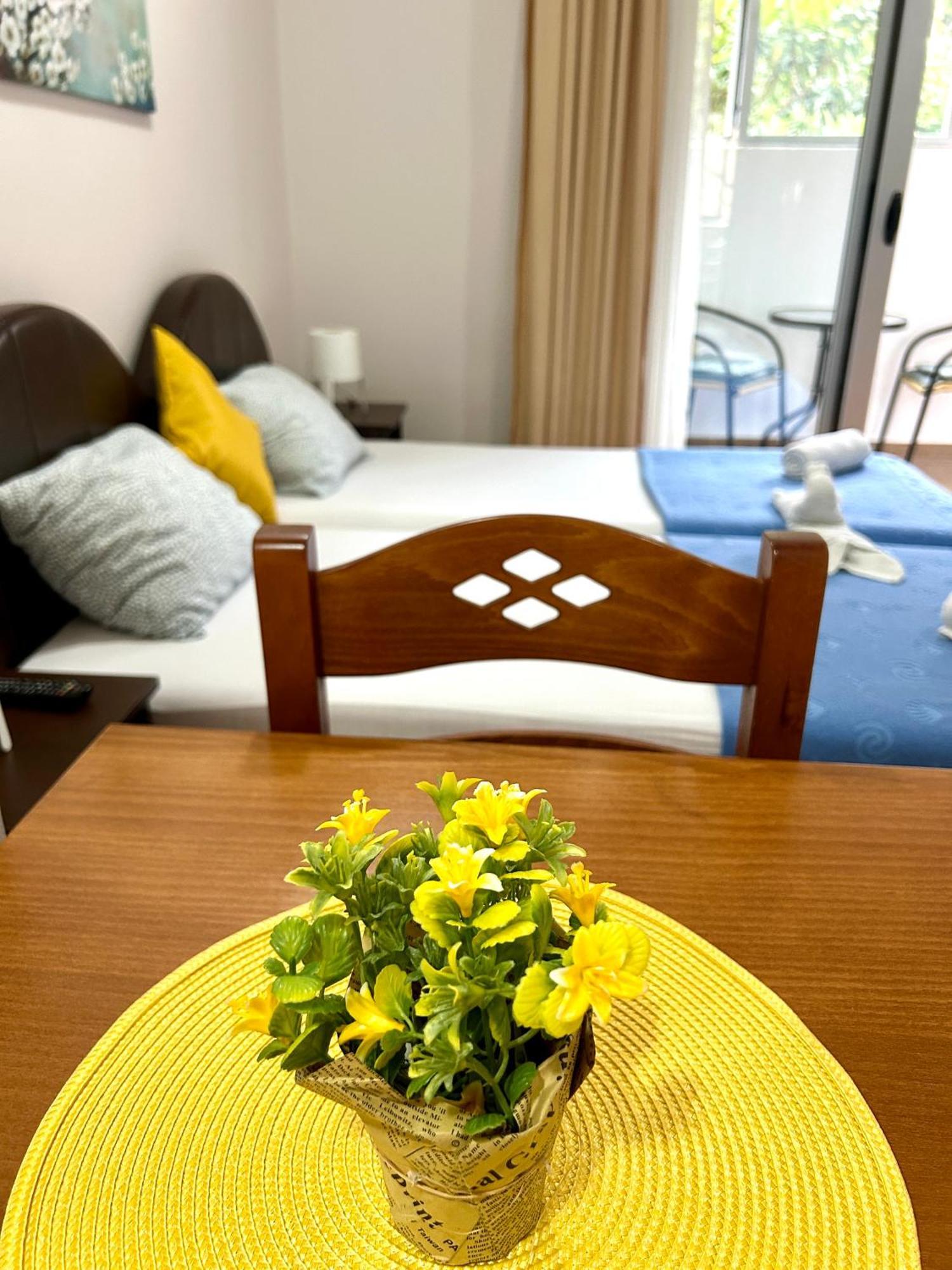בודווה Apartments Mitende מראה חיצוני תמונה