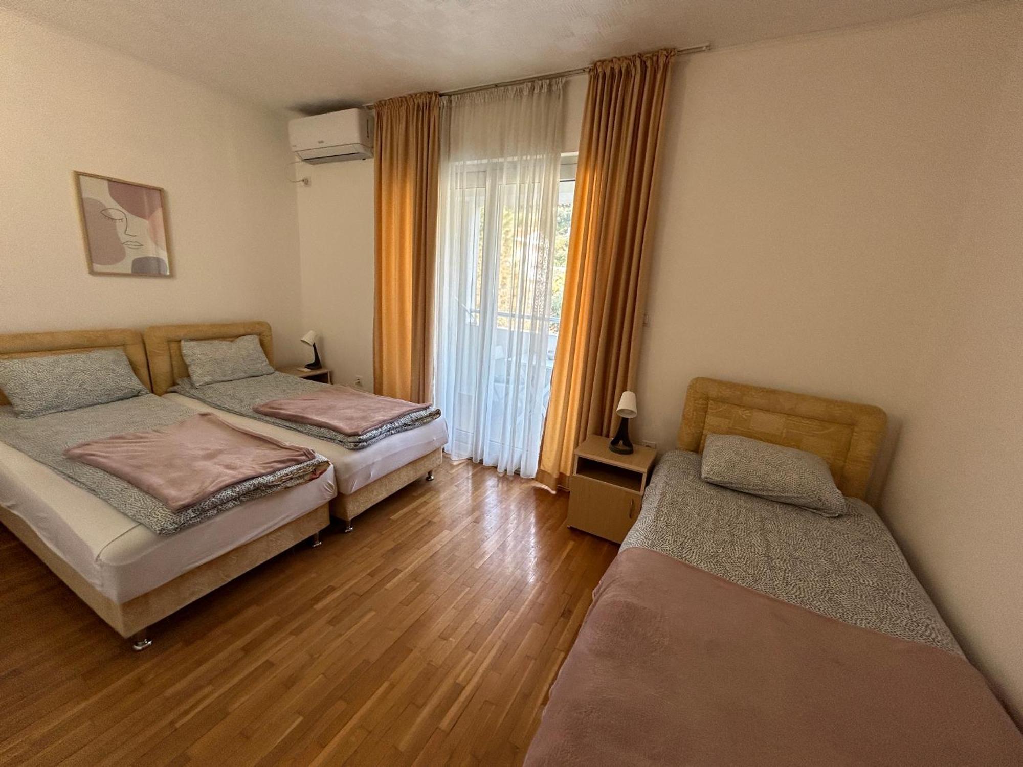 בודווה Apartments Mitende מראה חיצוני תמונה