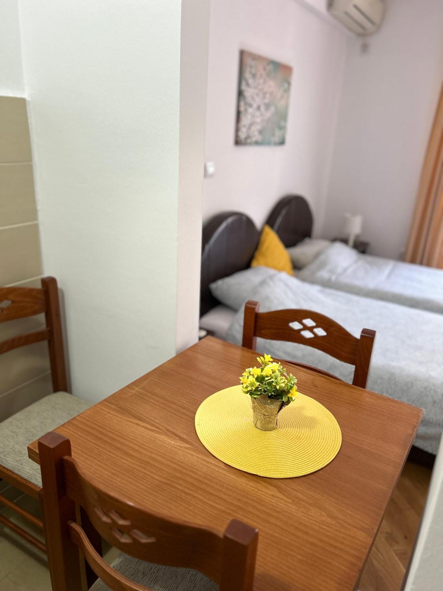 בודווה Apartments Mitende מראה חיצוני תמונה