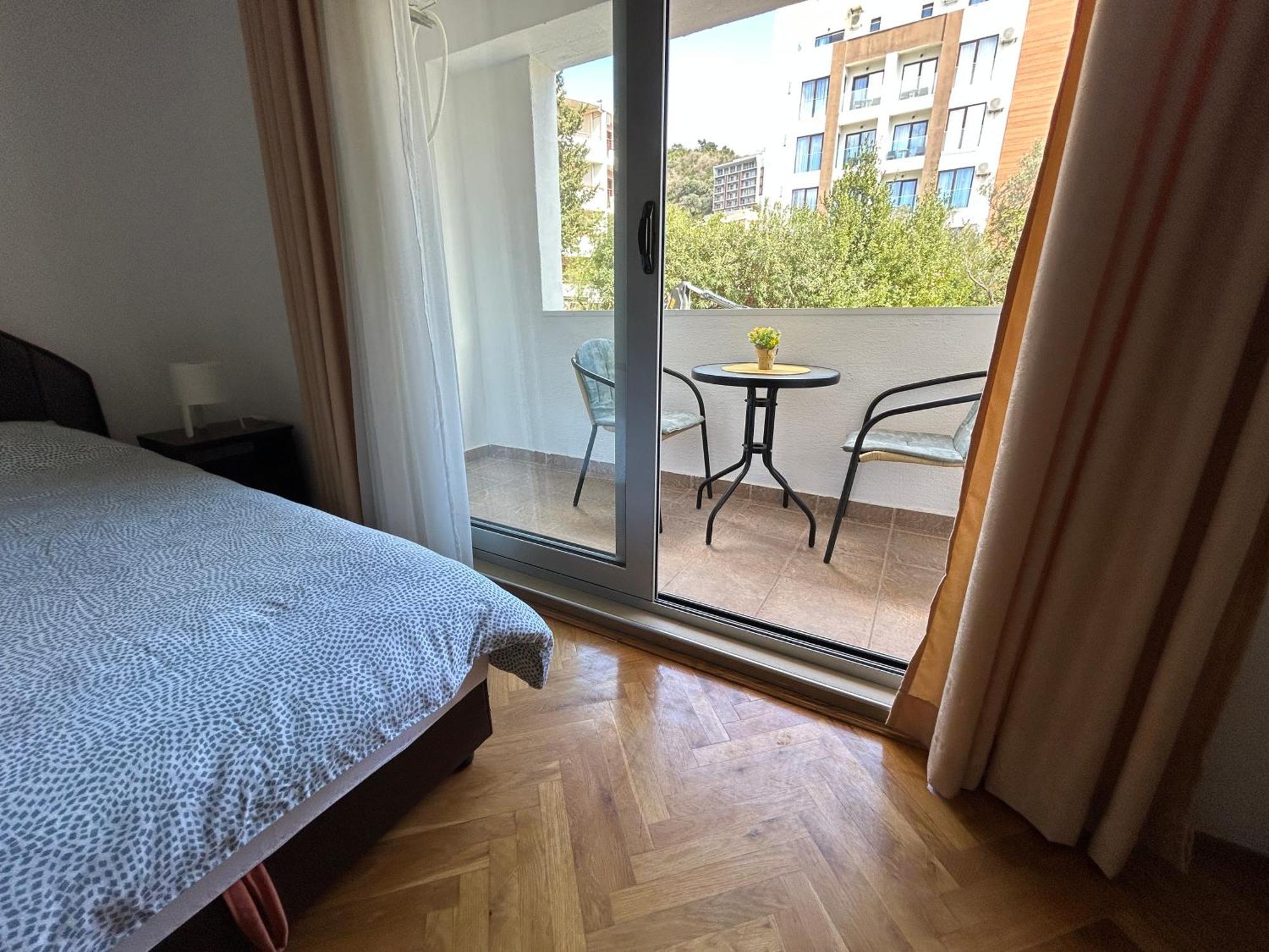בודווה Apartments Mitende מראה חיצוני תמונה
